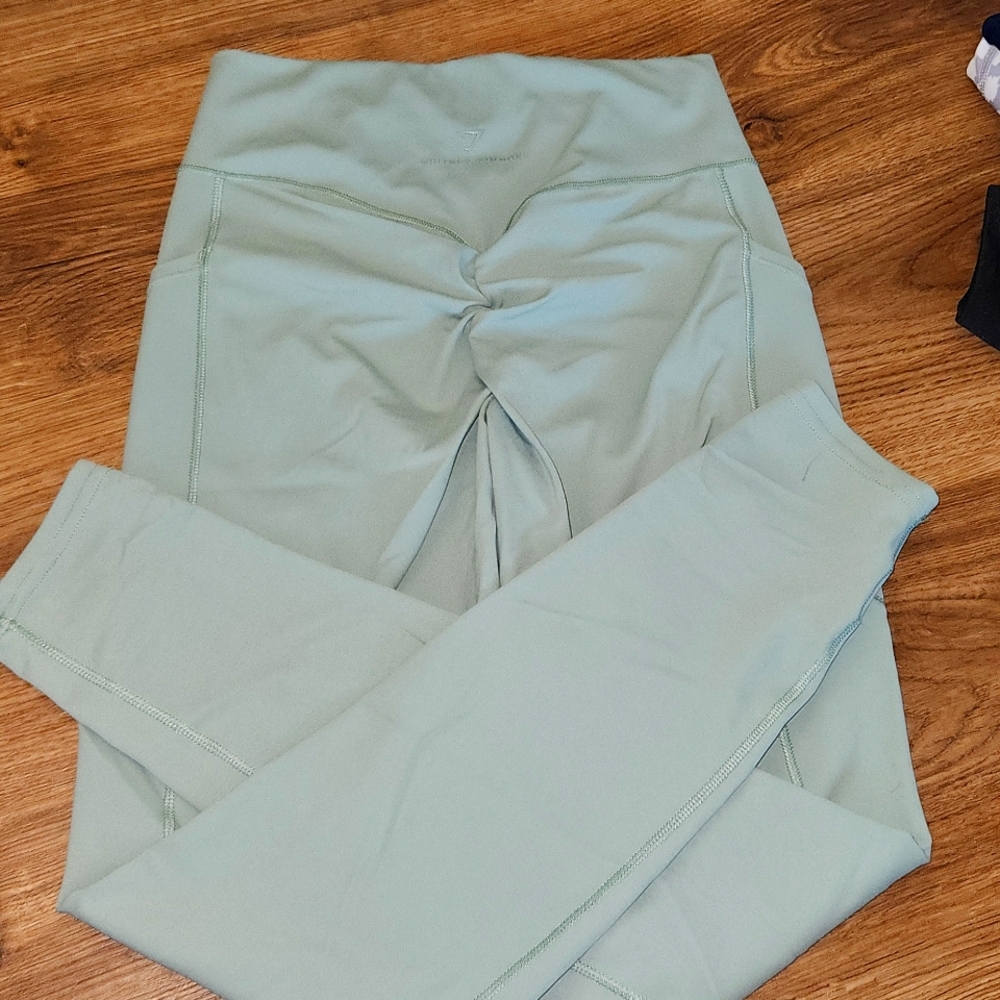 Gym shark leggings.
